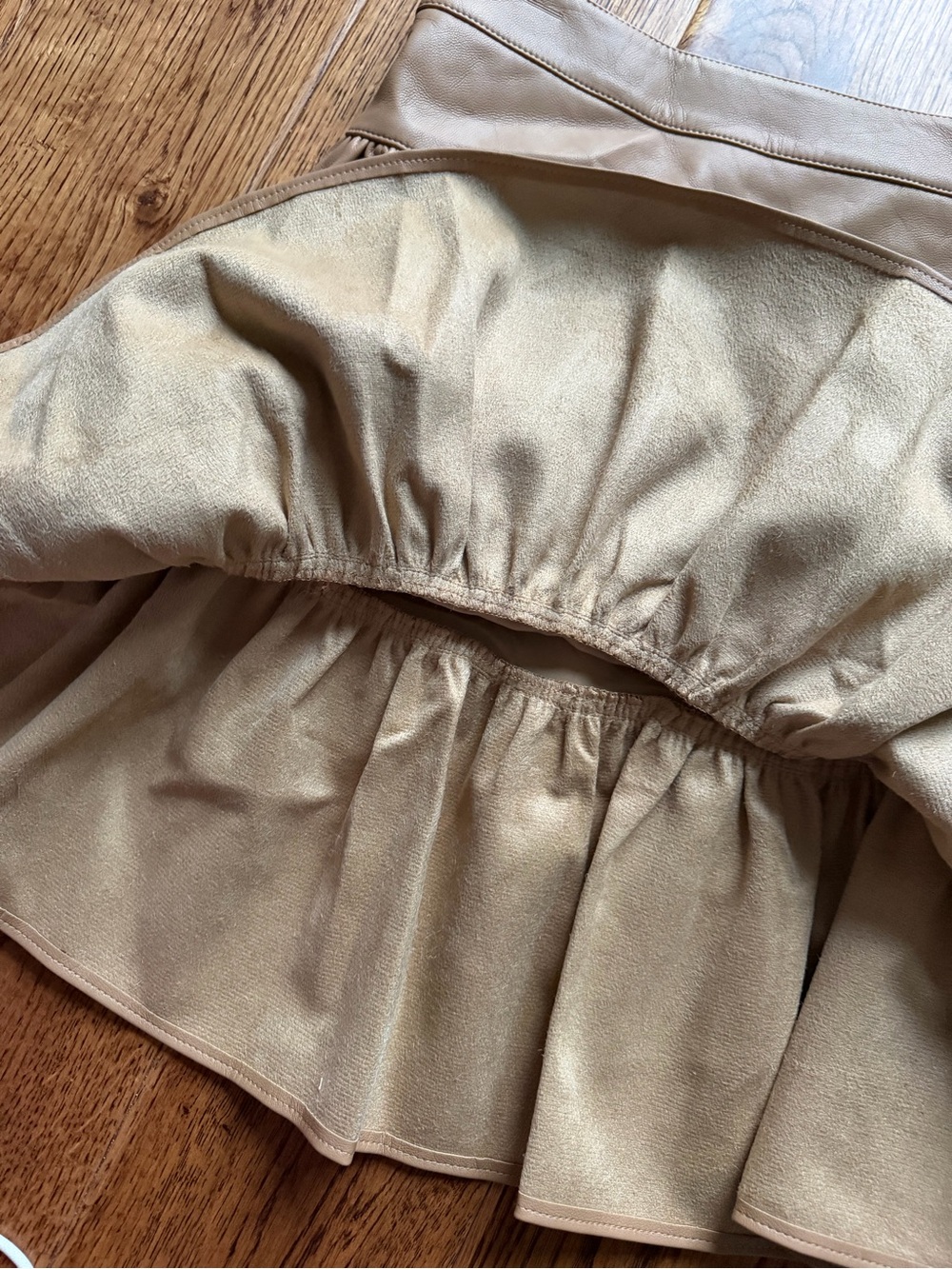Emily McCarthy Tiered Camel Mini Skirt perfect condition smoke pet free - Size S - Picture 4 of 7